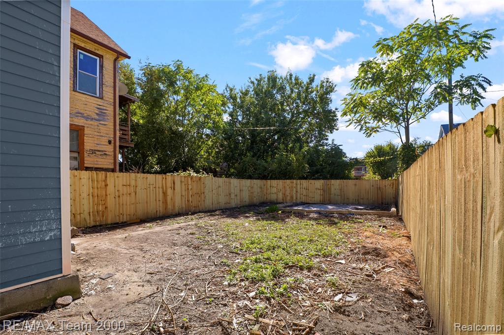 2435 Canton Street Property Photo 29