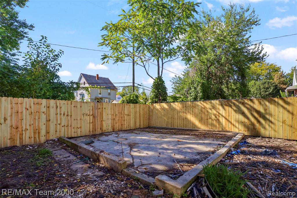 2435 Canton Street Property Photo 30