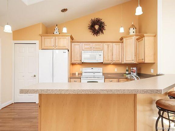 325 Woodhaven Place Property Photo 4