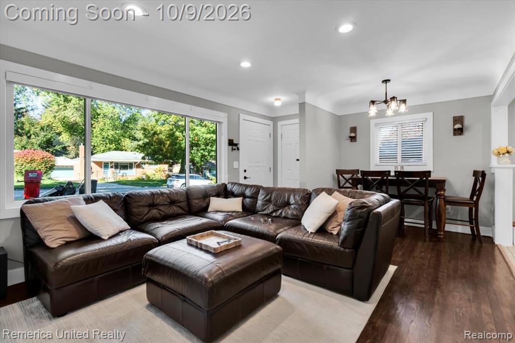 826 Squire Lane Property Photo 2