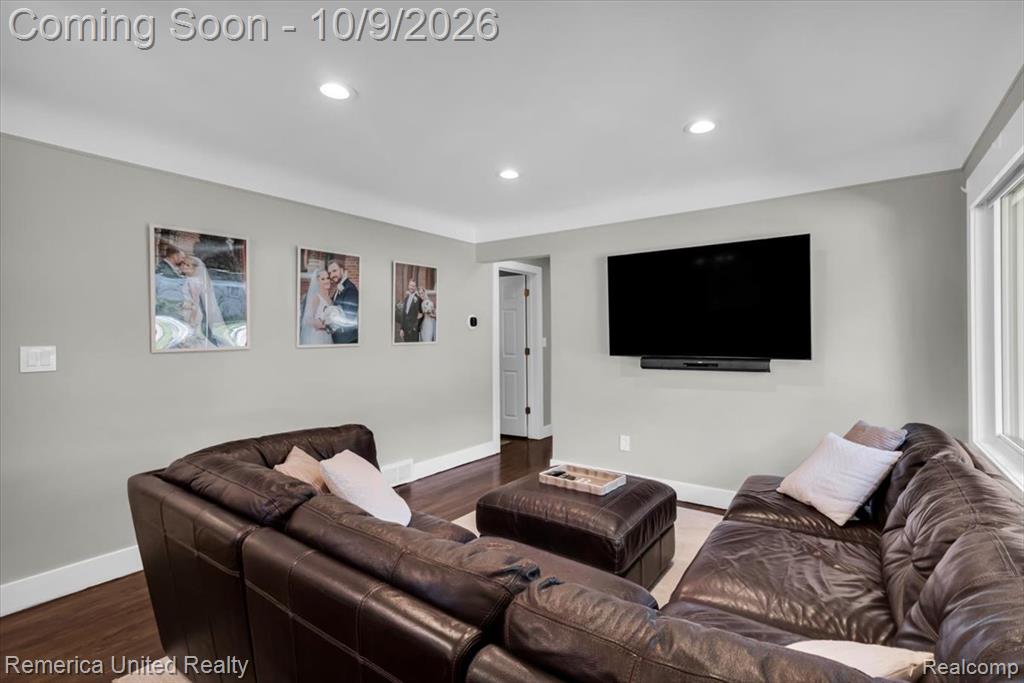 826 Squire Lane Property Photo 3