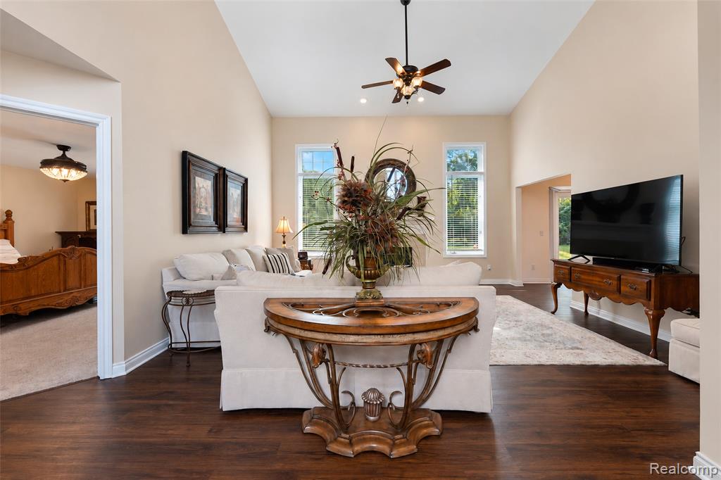 26729 Hawthorne Boulevard Property Photo 8