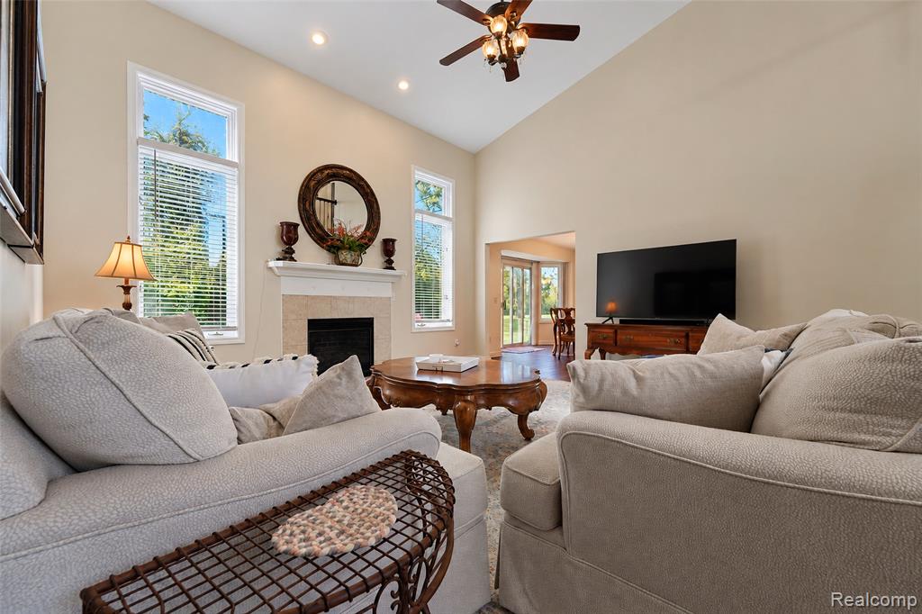 26729 Hawthorne Boulevard Property Photo 10