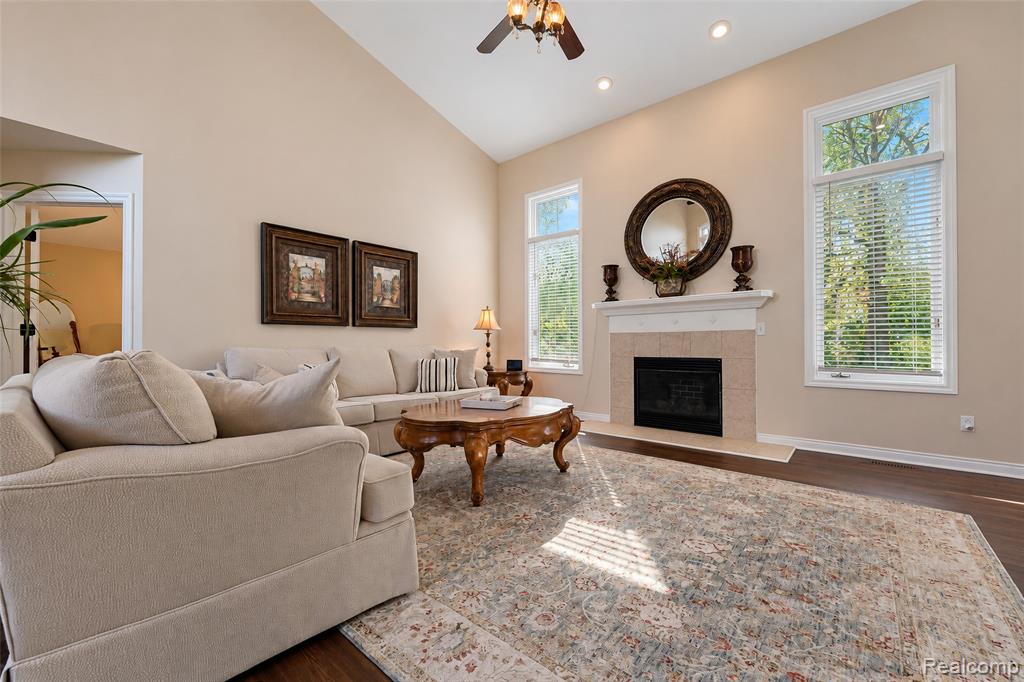 26729 Hawthorne Boulevard Property Photo 11