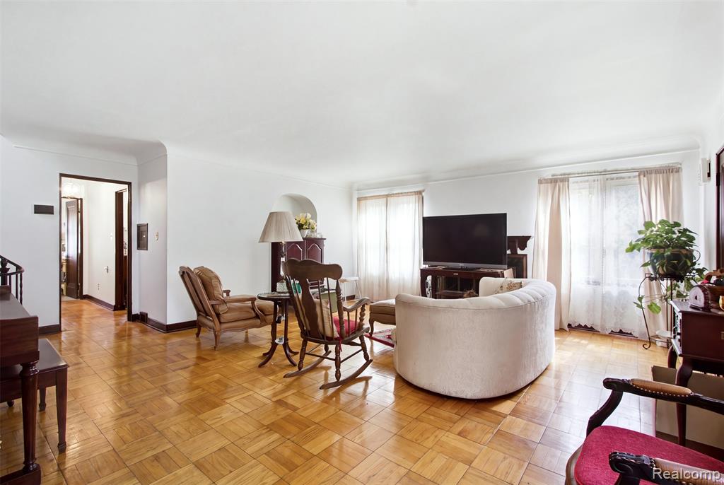 202 Riverside Drive Property Photo 3