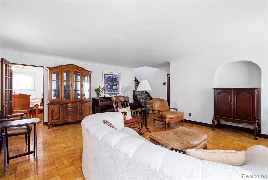 202 Riverside Drive Property Photo 5