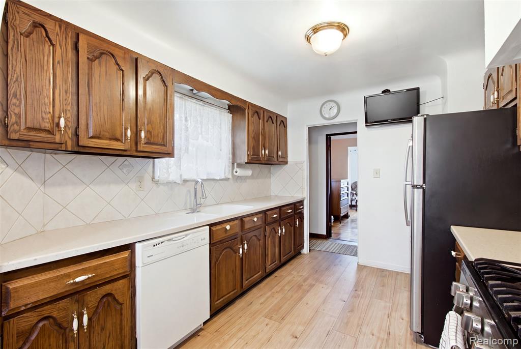 202 Riverside Drive Property Photo 7