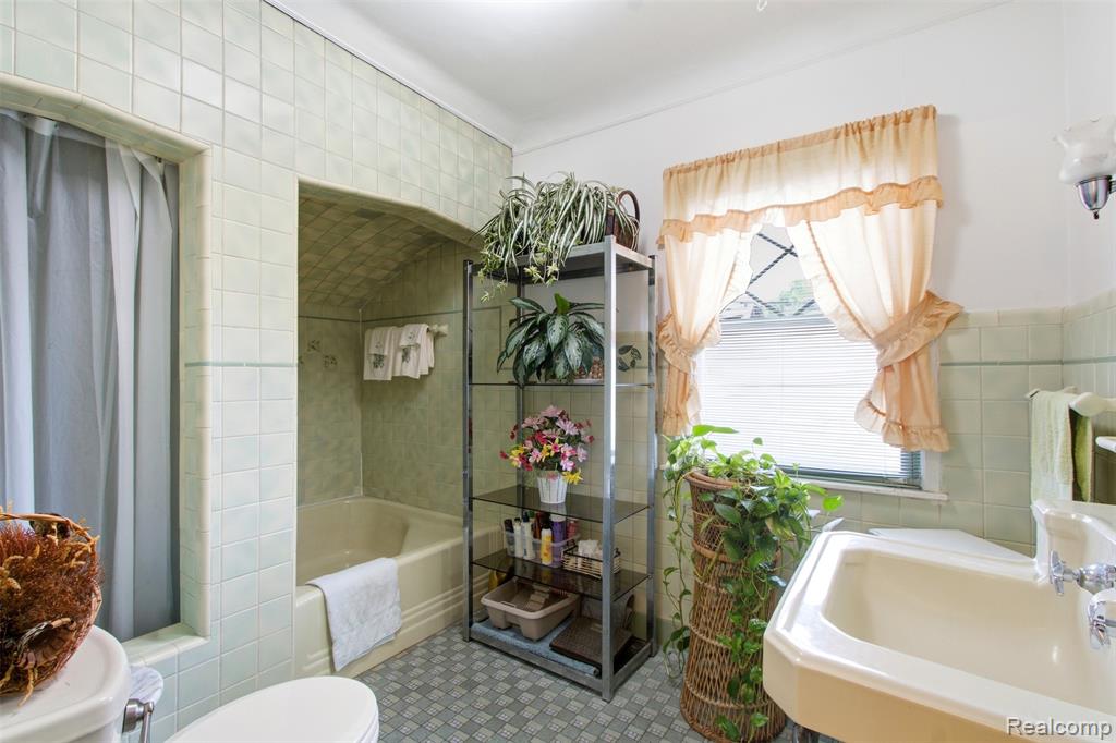 202 Riverside Drive Property Photo 9