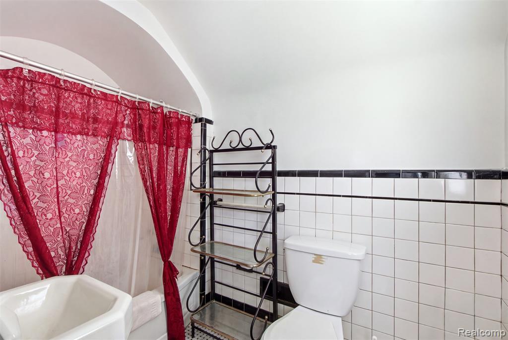 202 Riverside Drive Property Photo 11
