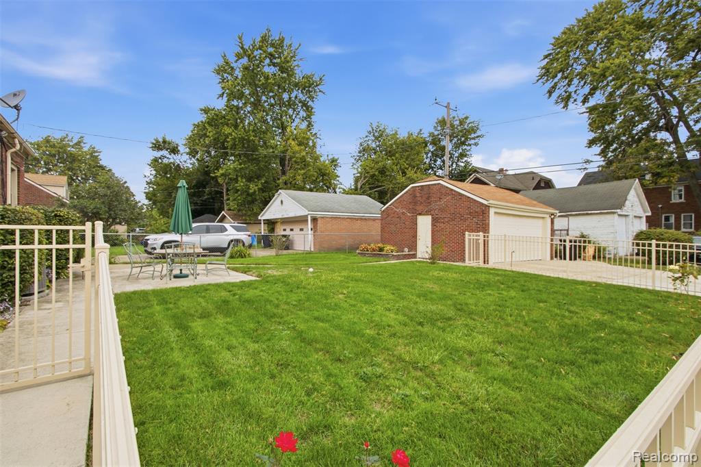 202 Riverside Drive Property Photo 16