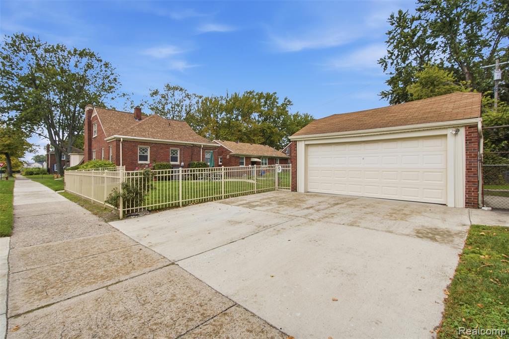 202 Riverside Drive Property Photo 17
