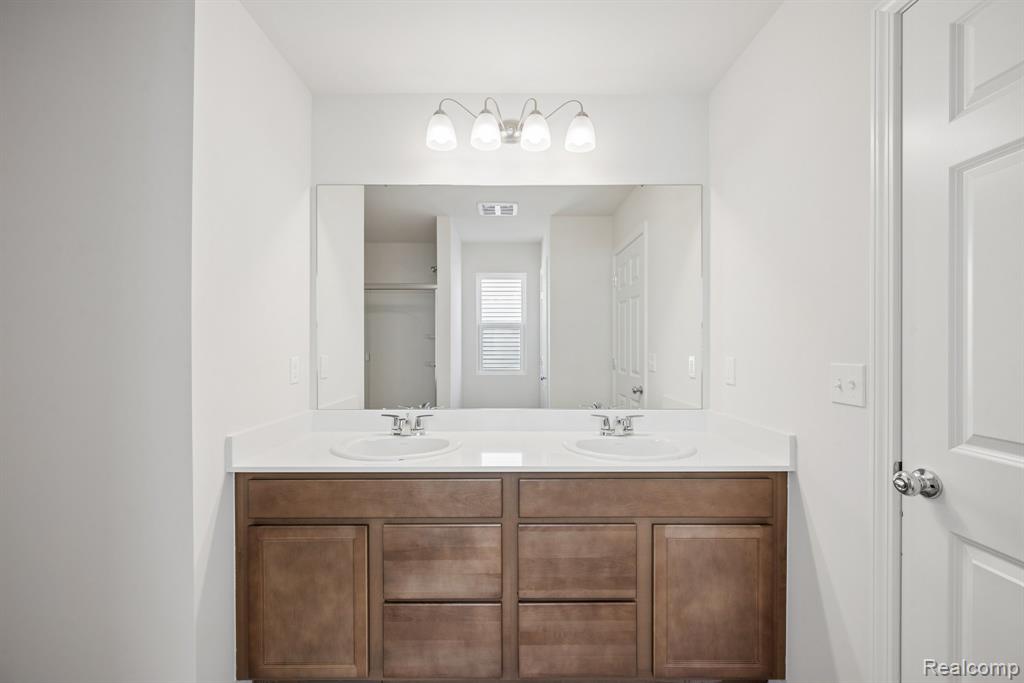381 Edge Brook Drive Property Photo 12