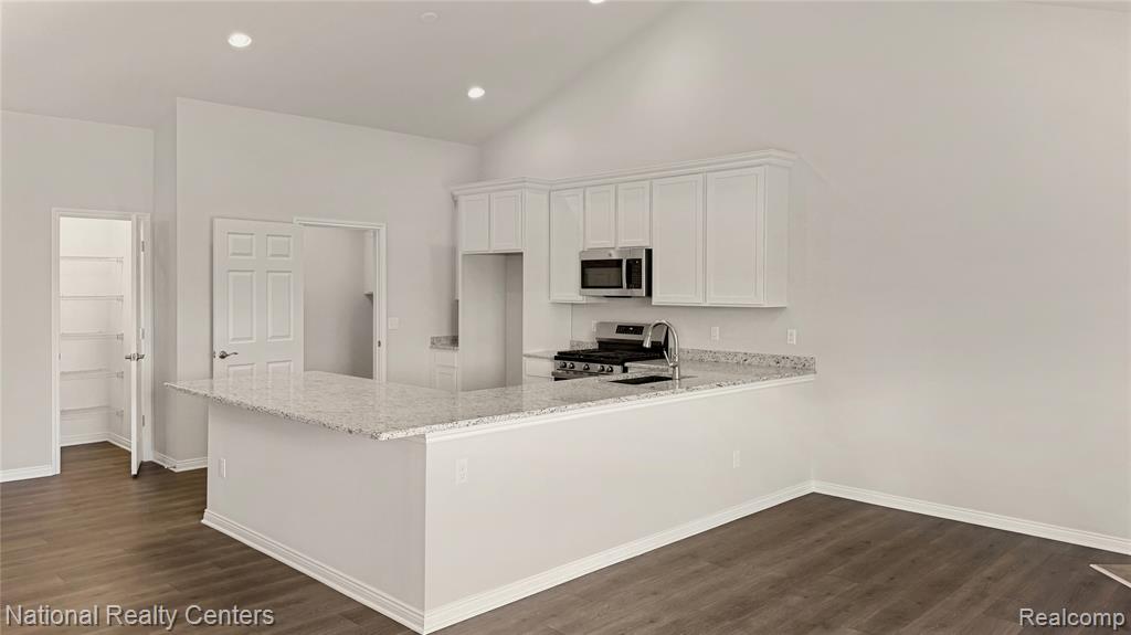 360 Devonshire (move In Ready) Drive Property Photo 9