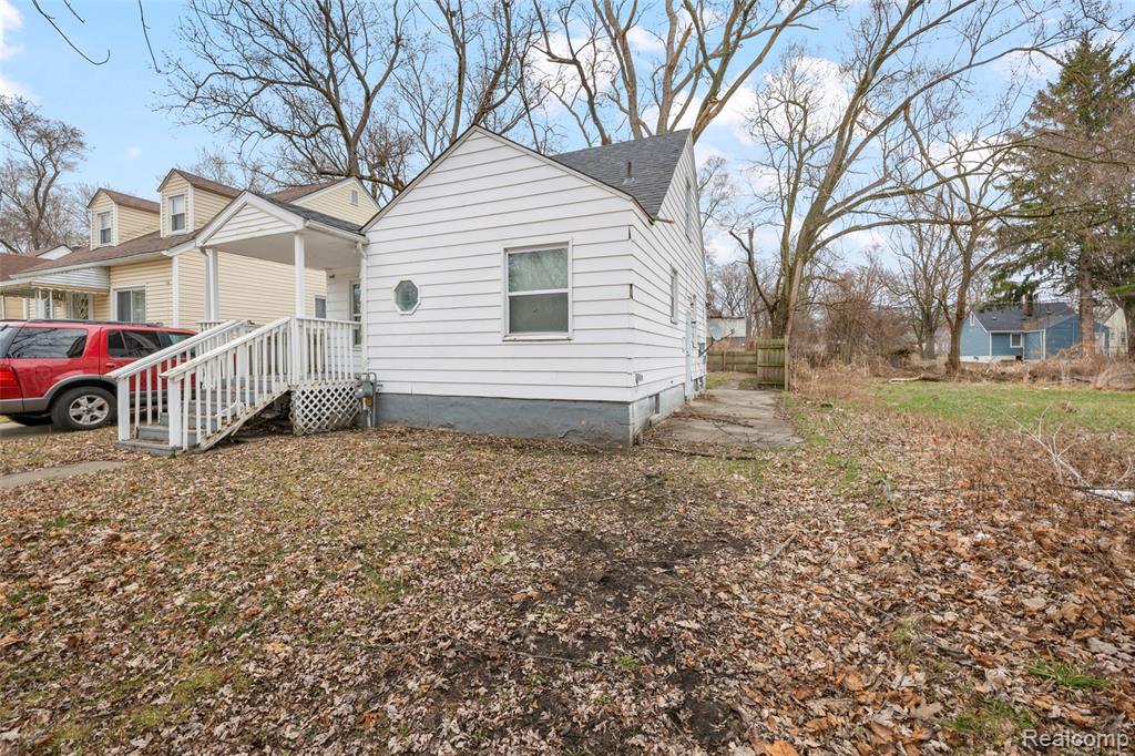 18220 Stout Street Property Photo 3