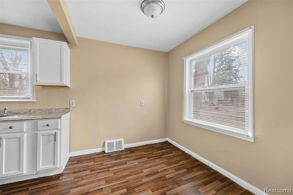 18220 Stout Street Property Photo 7