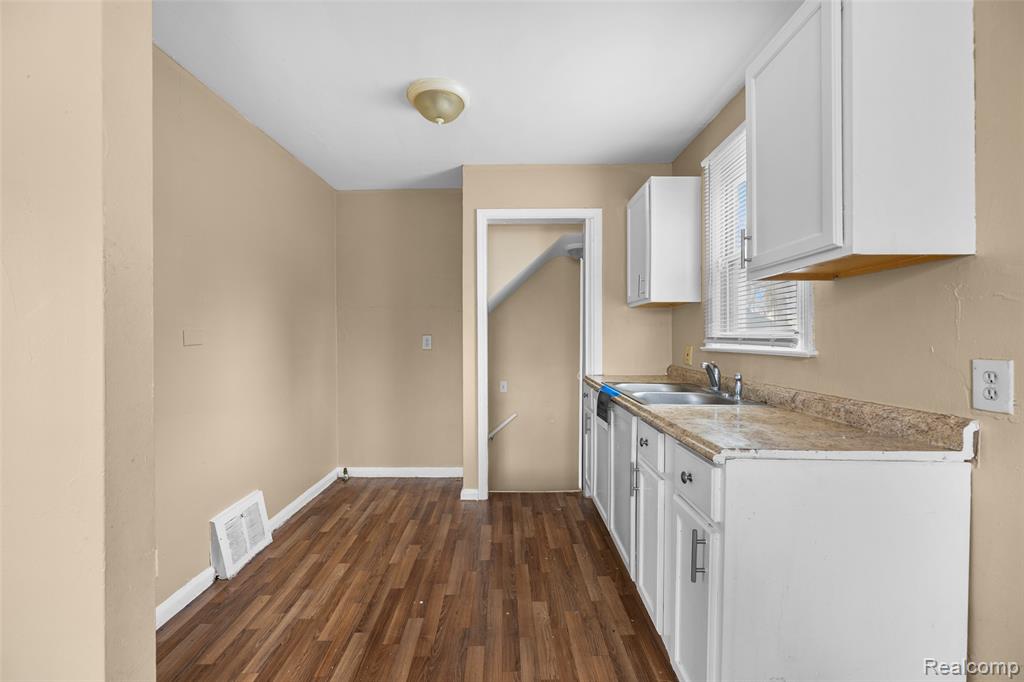 18220 Stout Street Property Photo 9