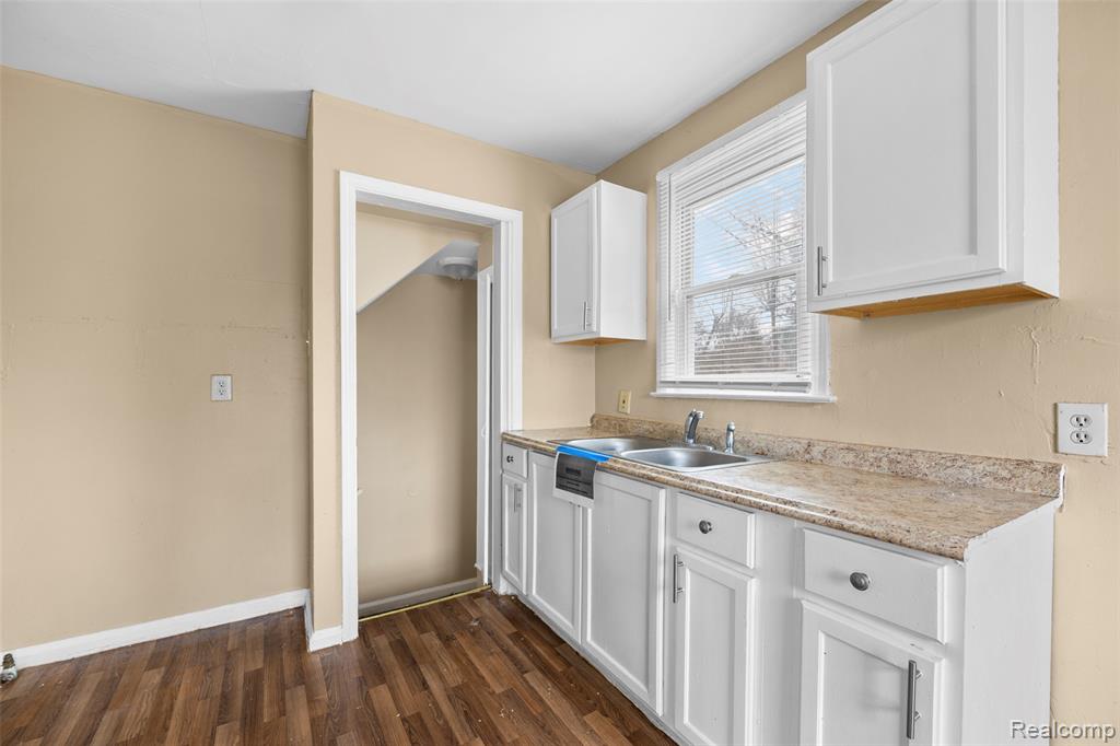 18220 Stout Street Property Photo 10
