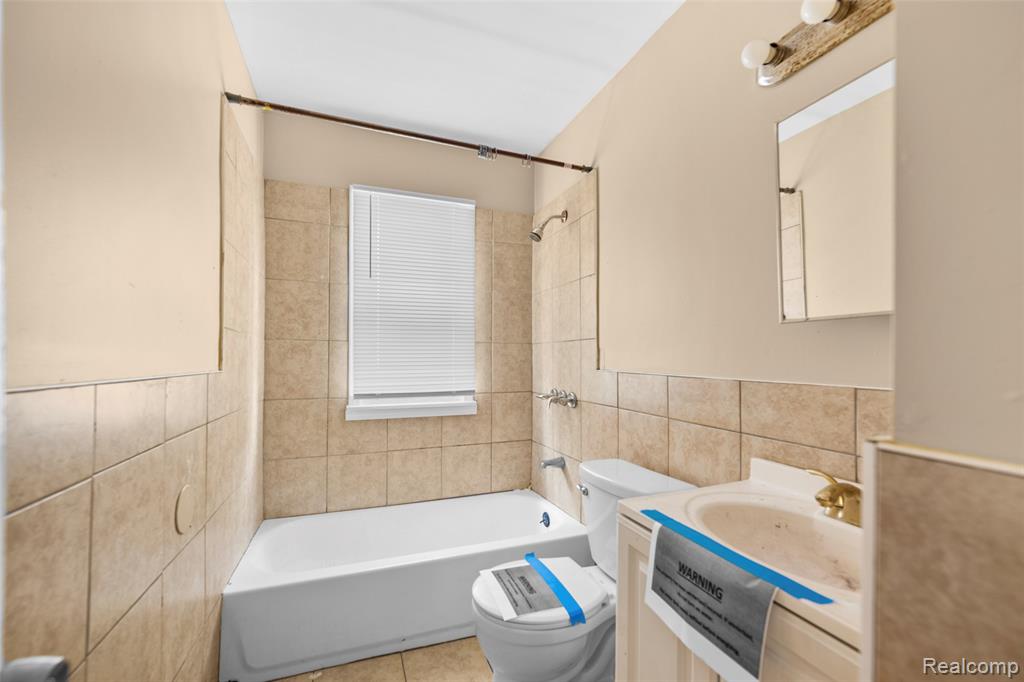 18220 Stout Street Property Photo 11