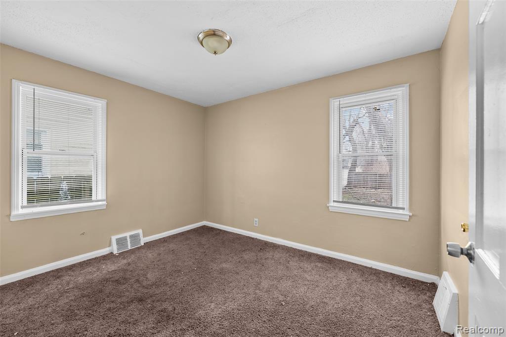 18220 Stout Street Property Photo 12