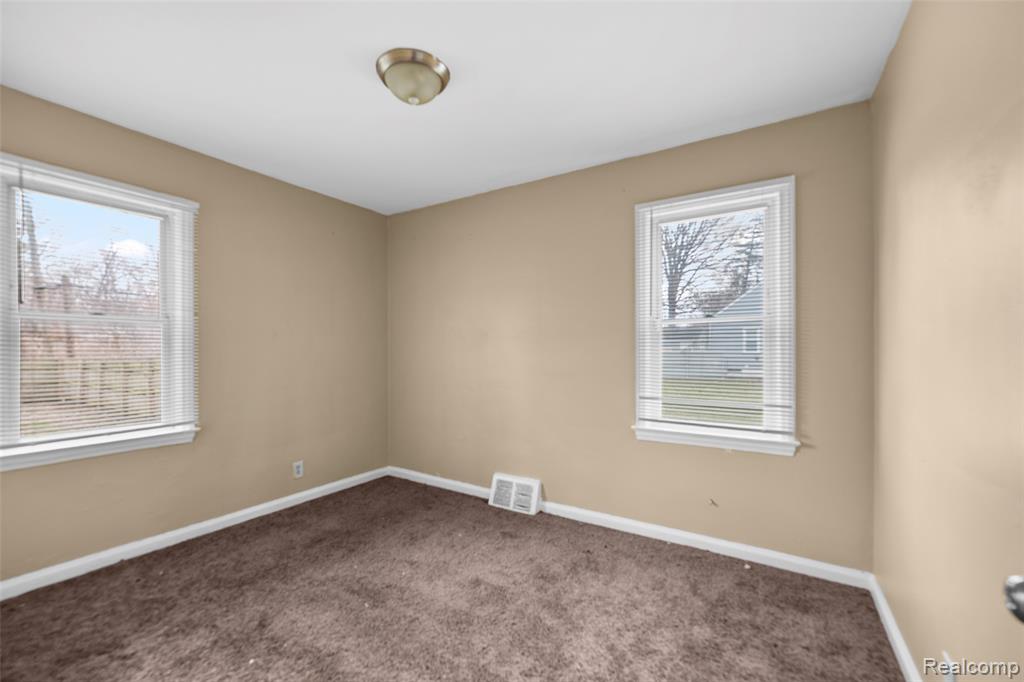 18220 Stout Street Property Photo 14