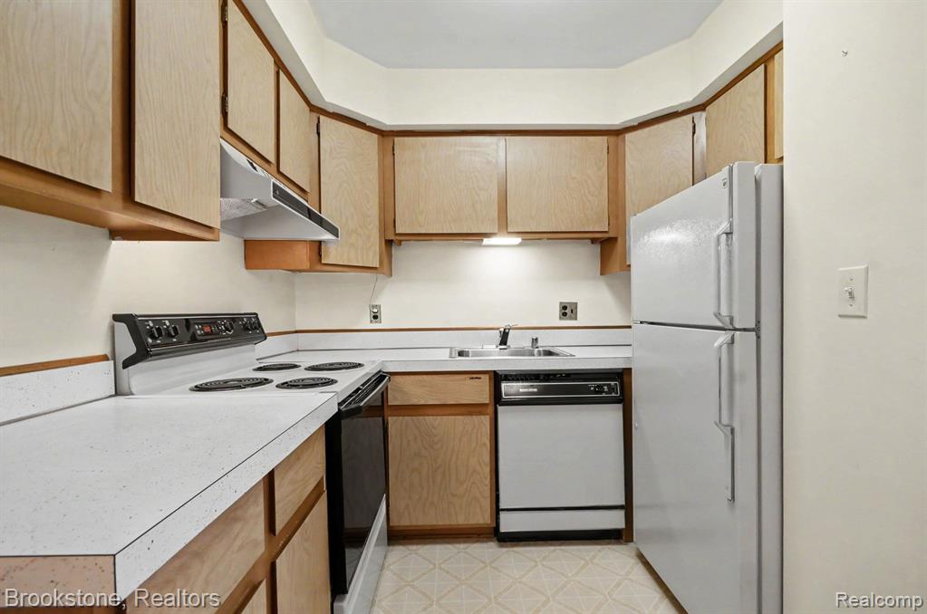 29224 Gloede Drive Property Photo 8