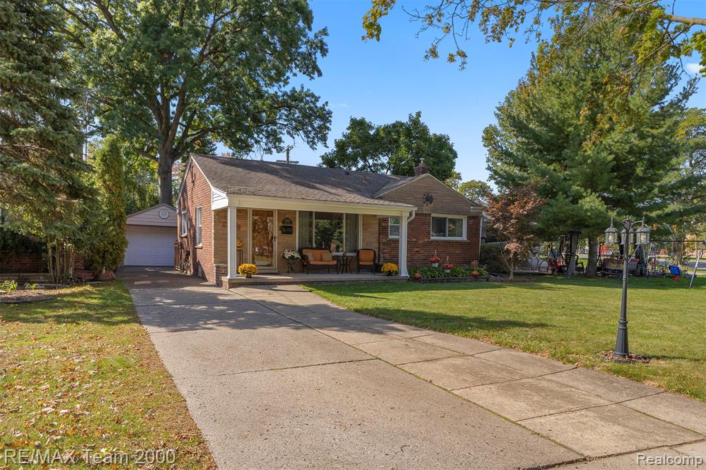 19195 Snow Avenue Property Photo 2