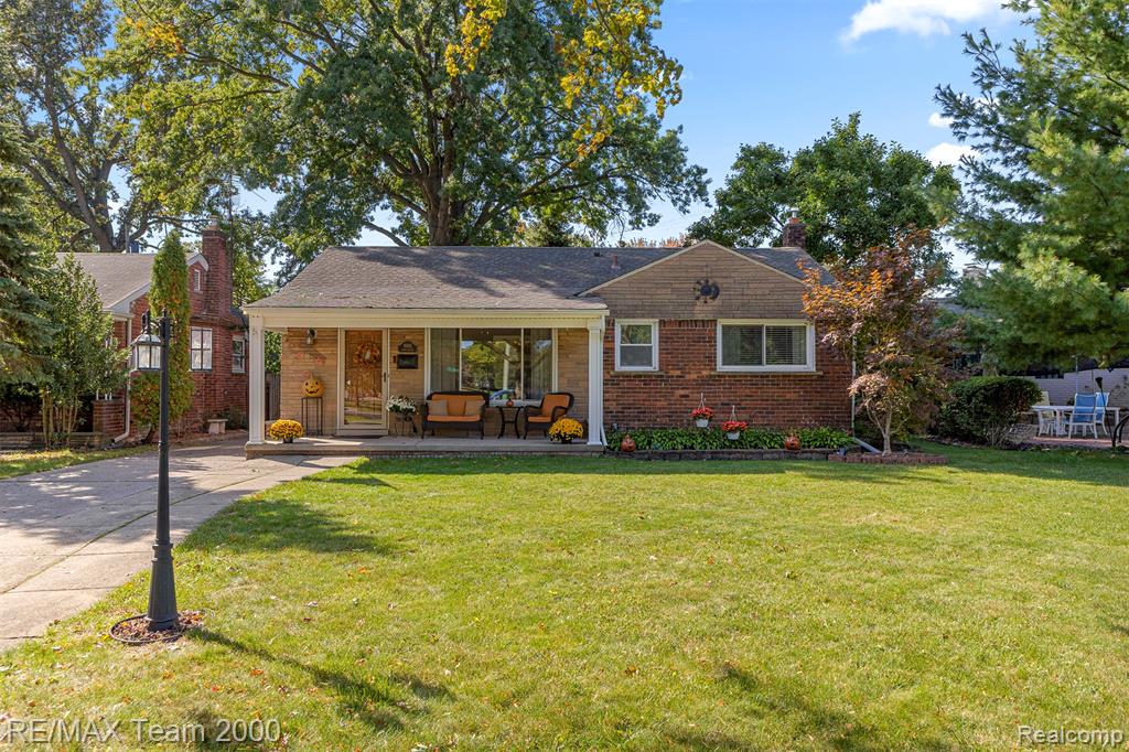 19195 Snow Avenue Property Photo 3