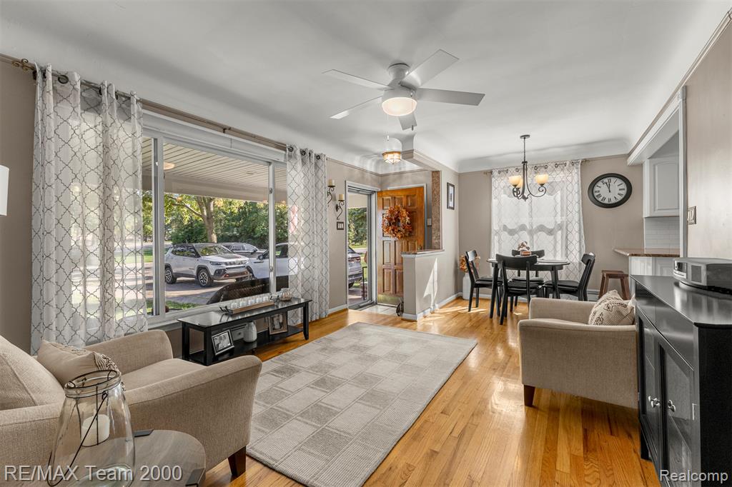 19195 Snow Avenue Property Photo 4