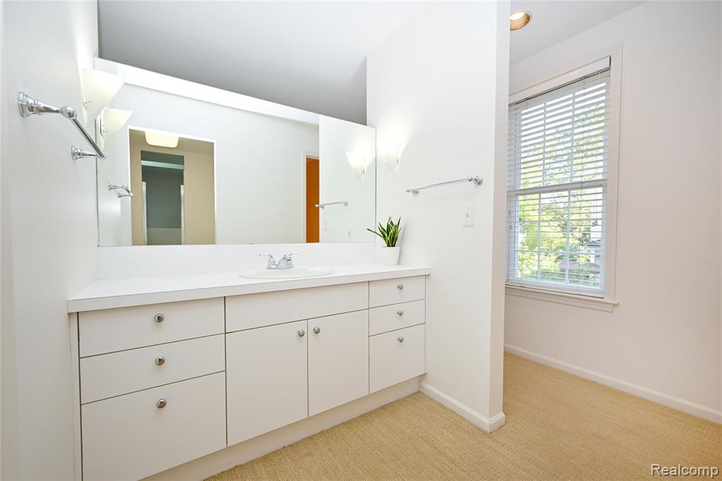 209 Chesterfield Avenue Property Photo 18