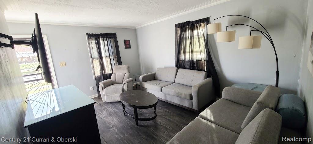 7672 W Outer Drive Property Photo 2