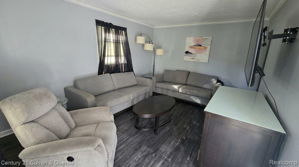 7672 W Outer Drive Property Photo 3