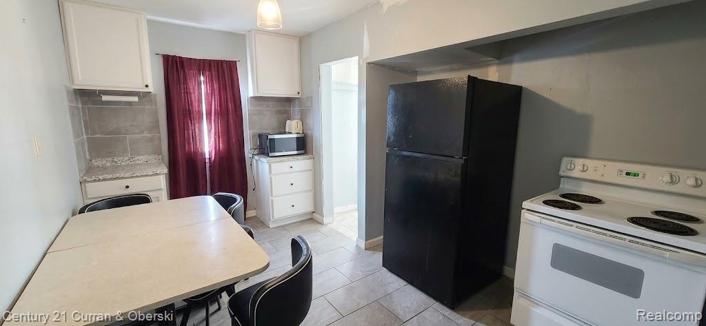 7672 W Outer Drive Property Photo 4