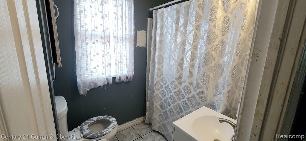 7672 W Outer Drive Property Photo 7