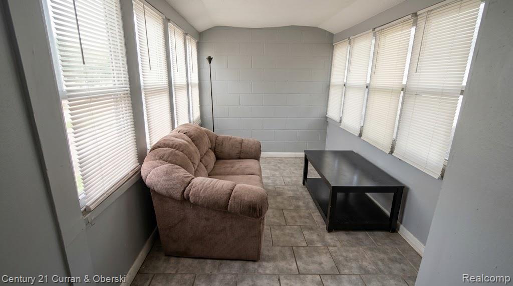 7672 W Outer Drive Property Photo 14