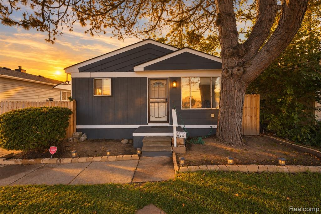 3933 11TH Street Property Photo 1