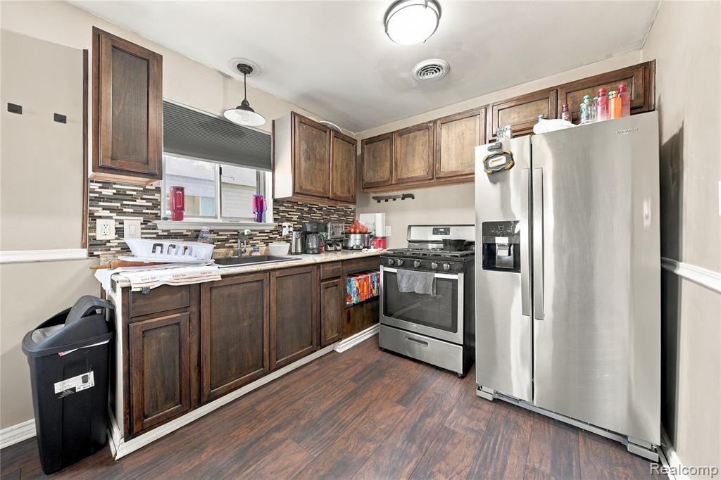 3933 11th Street Property Photo 9