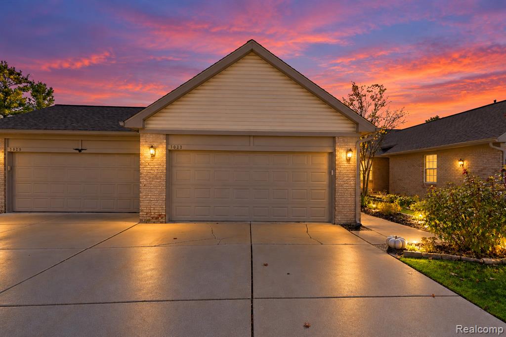 3033 Harbor Court Property Photo 1