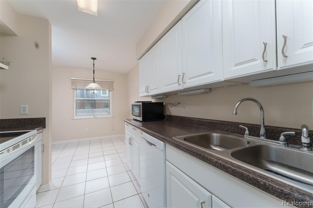 24801 Olde Orchard Street Property Photo 12