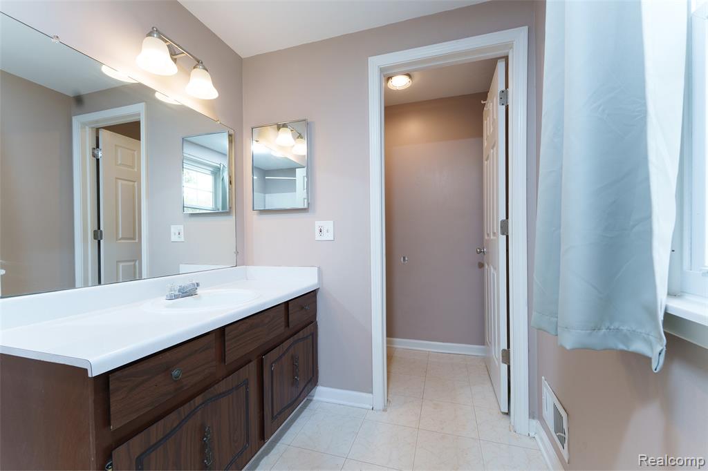 24801 Olde Orchard Street Property Photo 17