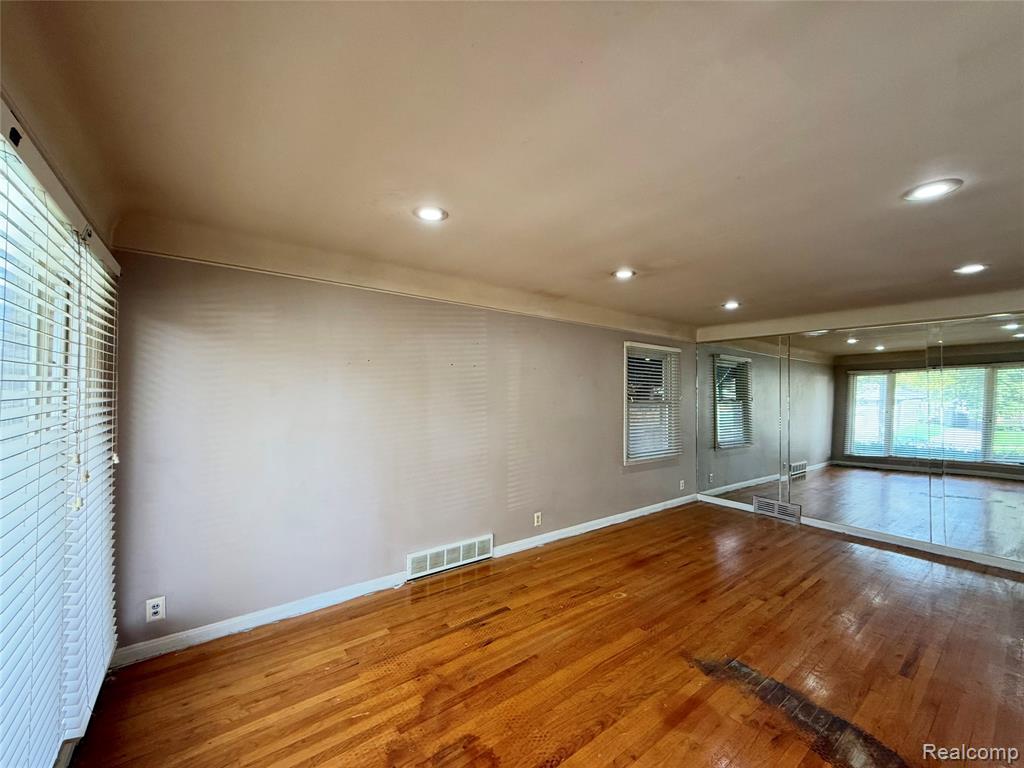 23630 Morton Street Property Photo 4