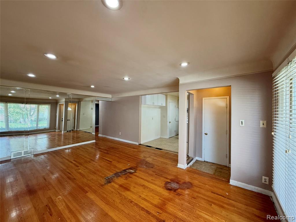 23630 Morton Street Property Photo 6