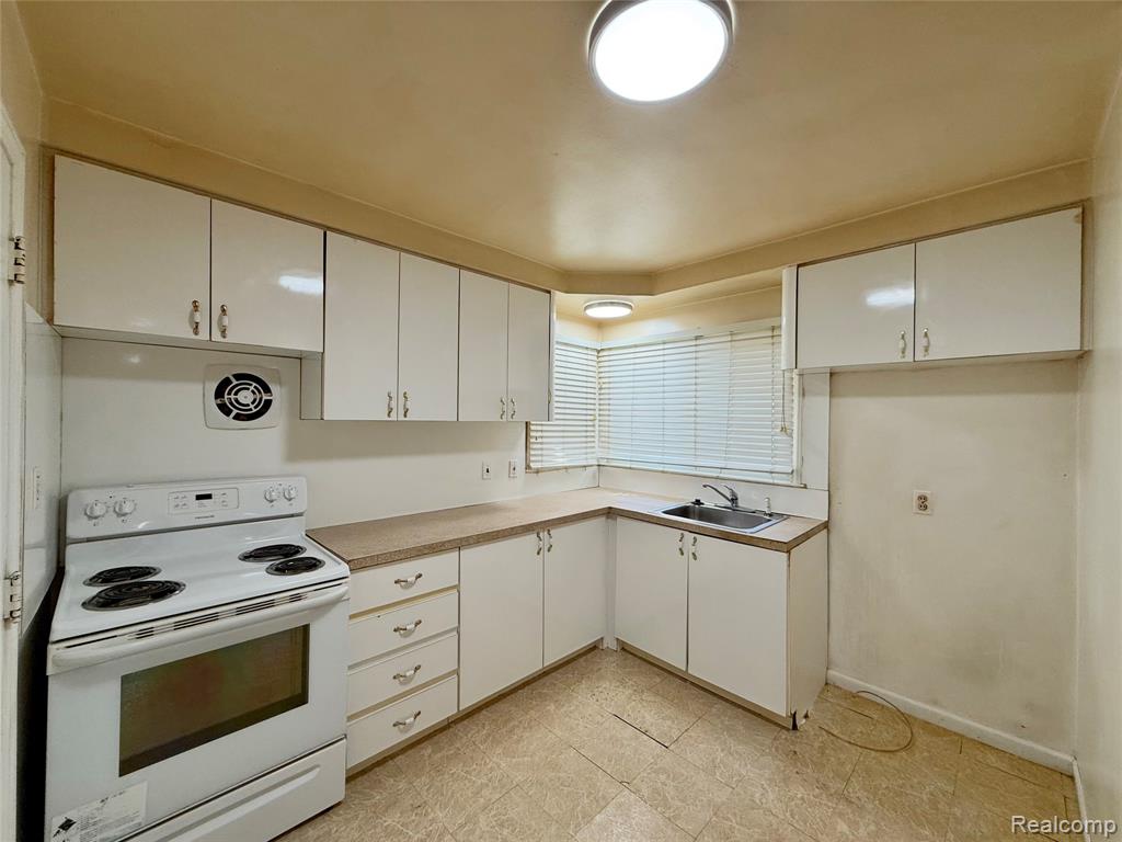 23630 Morton Street Property Photo 8