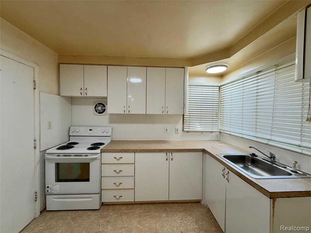 23630 Morton Street Property Photo 9