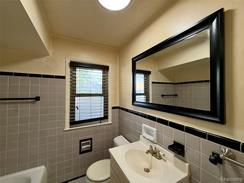 23630 Morton Street Property Photo 13
