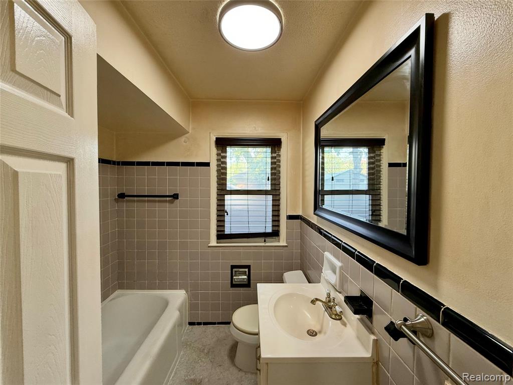 23630 Morton Street Property Photo 14