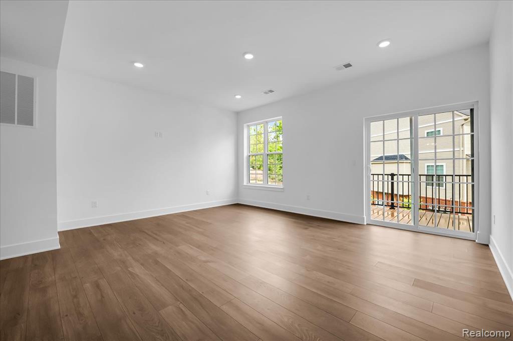 512 Village Lane Property Photo 13