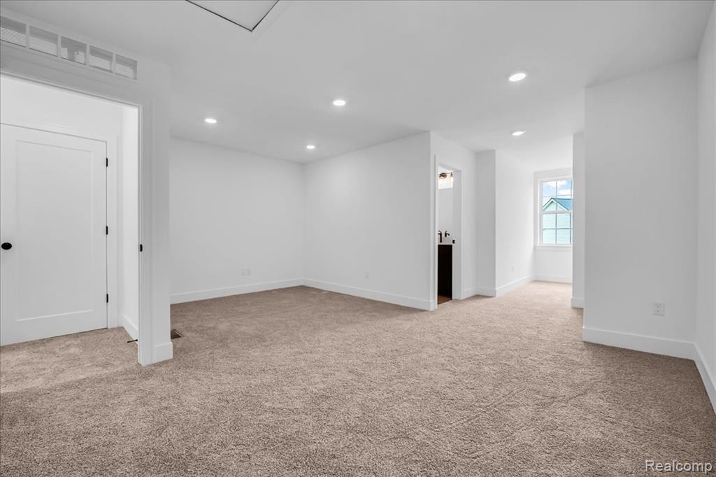 512 Village Lane Property Photo 23