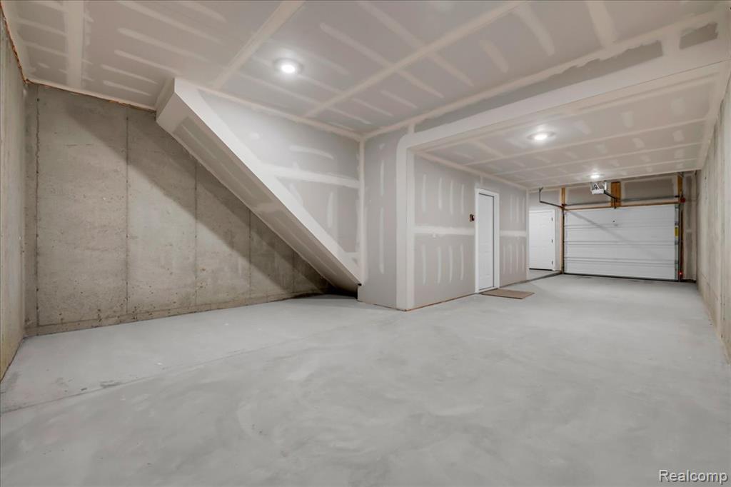 512 Village Lane Property Photo 32