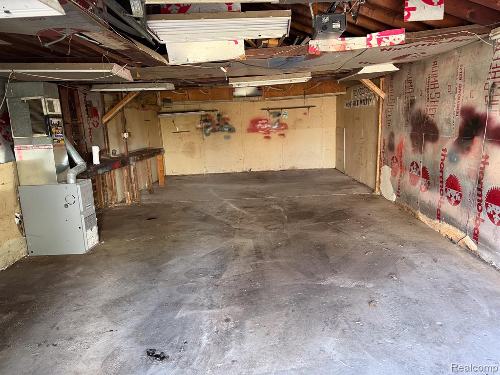 26743 Lenox Avenue Property Photo 4