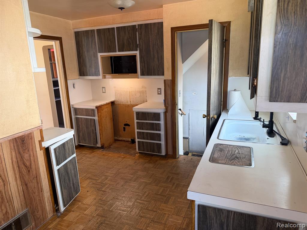 26743 Lenox Avenue Property Photo 6